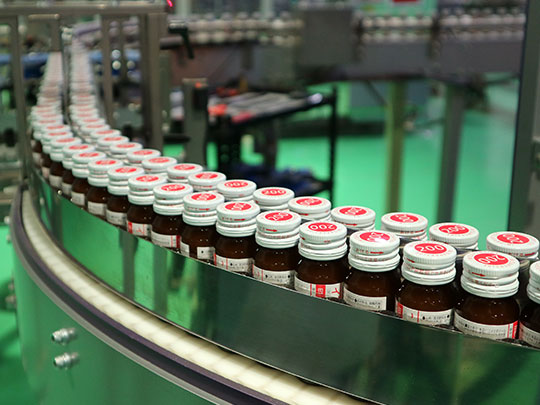 厳しい製造工程管理基準(GMP基準)をクリアした工場で生産にあたっています